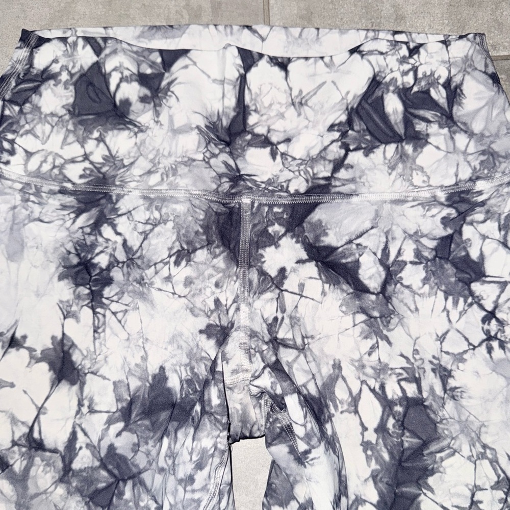 Lululemon Wunder Under Crop Hi-Rise *Full-On Luxtreme Dual Shibori 21" Size 10 - Picture 8 of 13